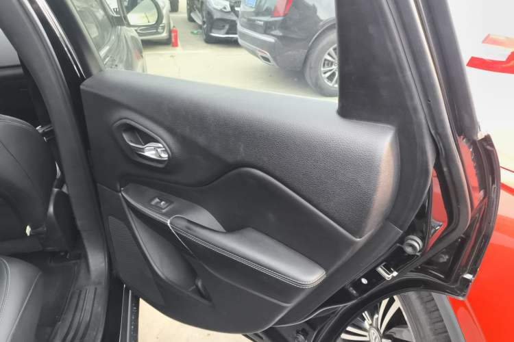 Used  Cherokee 2017 2.0L Superior Edition
