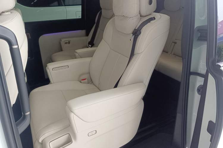 Used Li Auto MEGA 2025 Home Family Special Edition
