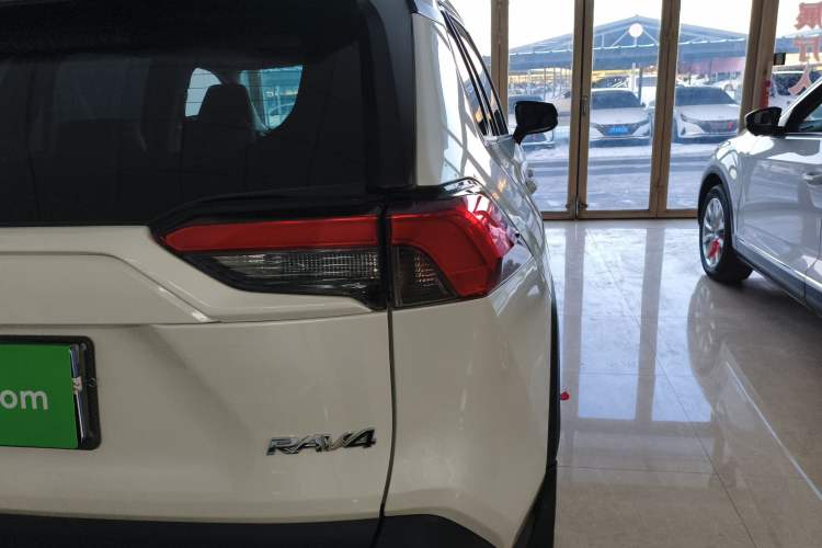 Used Toyota RAV4 2020 2.0L CVT Two-Wheel Drive Fashion PLUS Edition