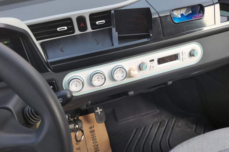 Used Wuling Hongguang MINIEV 2022 Macaron Premium Model – Lithium Iron Phosphate