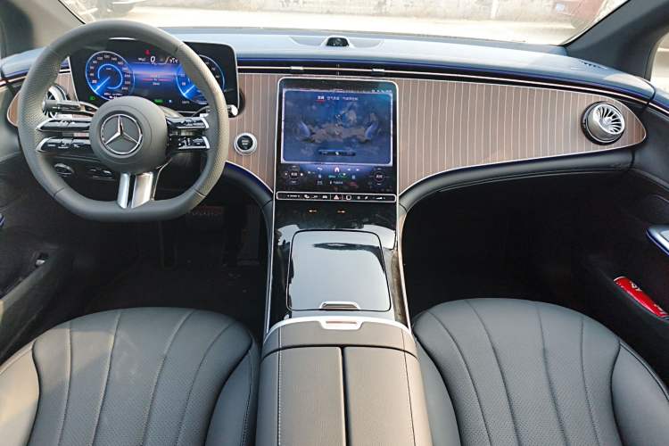 Used Mercedes-Benz EQE 2025 500 4MATIC Pioneer Edition