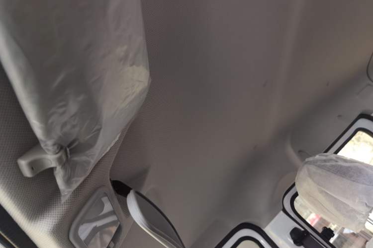 Used Wuling Yangguang 2024 300KM Comfort Version Passenger Van 75kW
