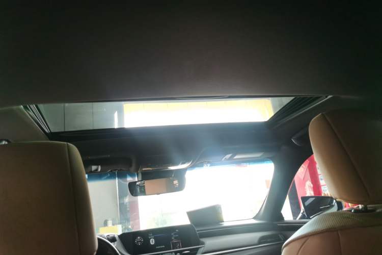 Used Lexus ES 2020 300h Premier Edition
