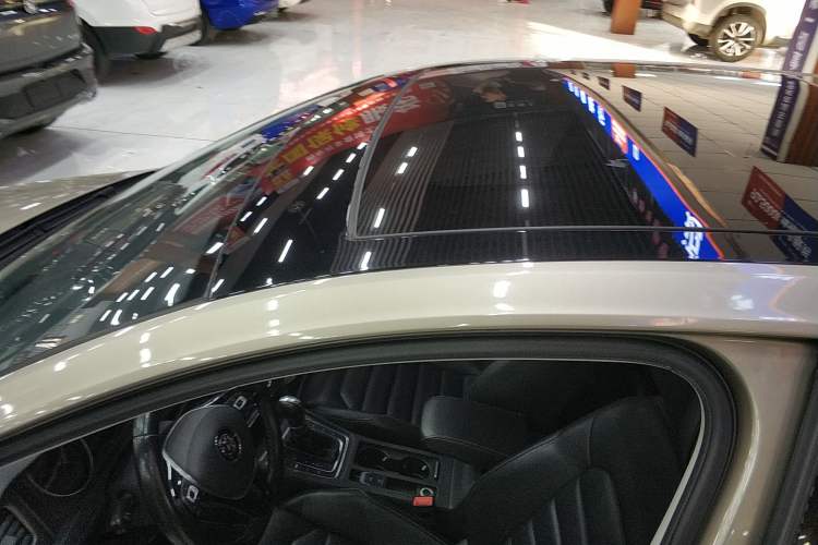 Used Volkswagen Golf 2016 230TSI Automatic Luxury Version
