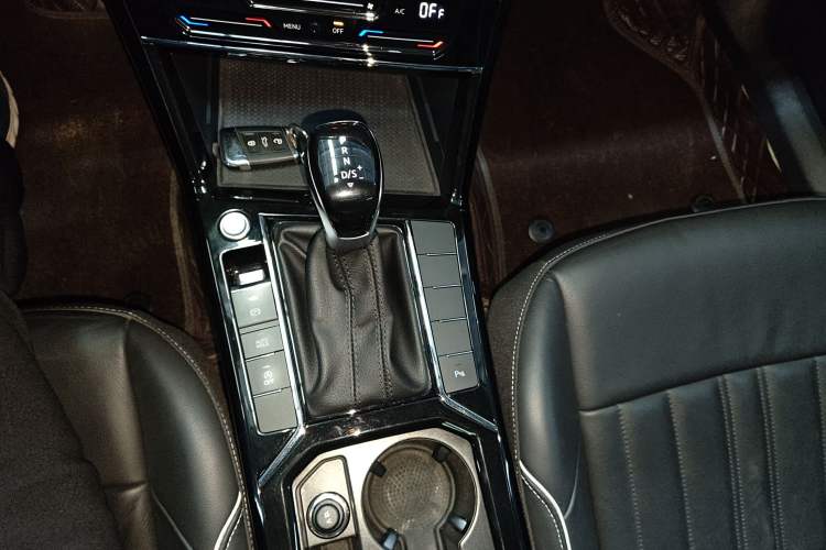 Used Volkswagen Passat 2022 330TSI Elite Edition Custom Version
