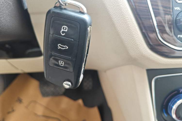 Used Volkswagen Lavida 2015 1.6L Automatic Comfort Edition
