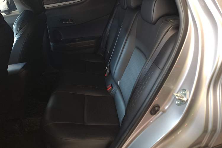 Used Toyota IZOA 2018 2.0L Yichi Version China VI Standard
