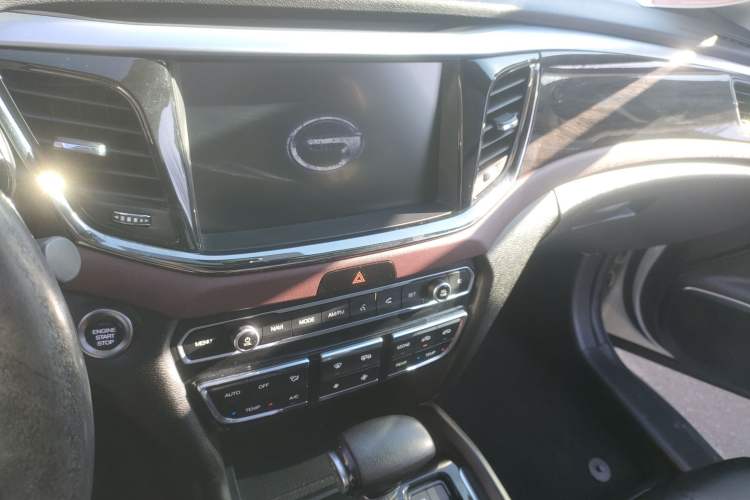 Used GAC Trumpchi GS8 2017 320T Two-Wheel Drive Luxury Smart Connectivity Version (7 Seats)