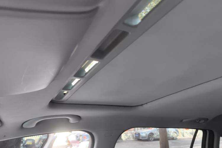 Used Volkswagen Gran Lavida 2013 1.6L Automatic Comfort Model
