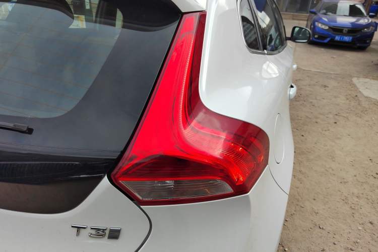 Used Volvo V40 2017 T3 Zhiya Edition
