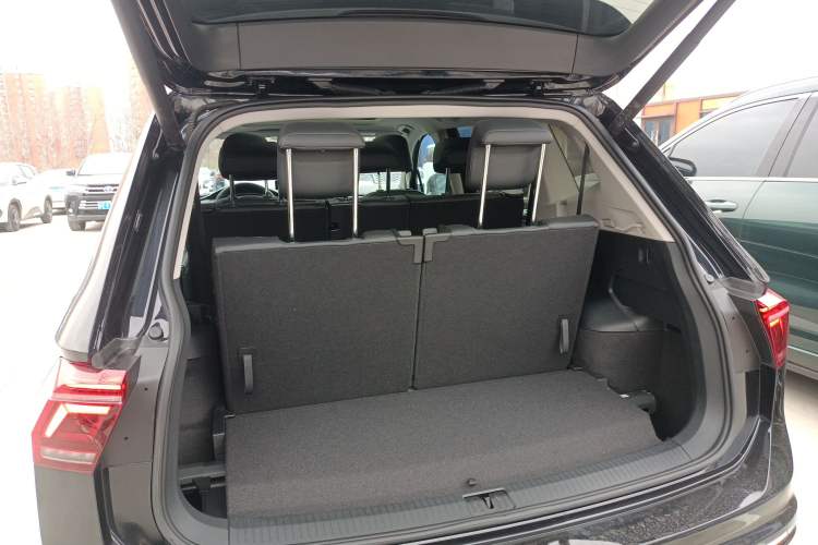 Used Volkswagen Tiguan L 2023 Facelift 380TSI Automatic All-Wheel Drive R-Line Flagship 7-Seater