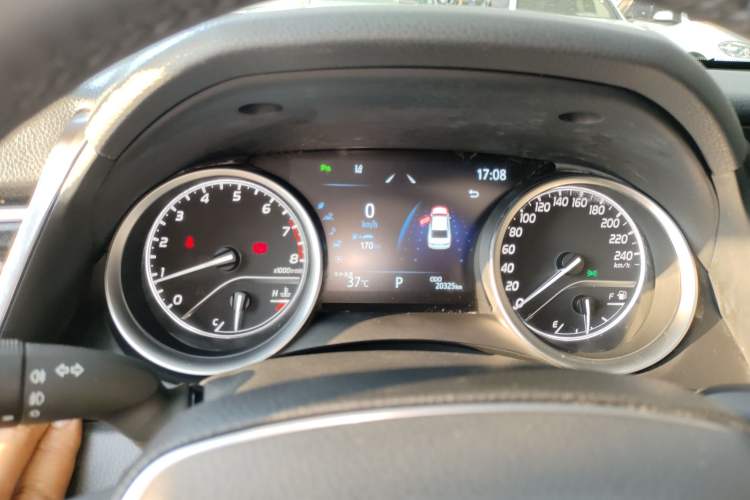 Used Toyota Camry 2023 2.0G Luxury Edition
