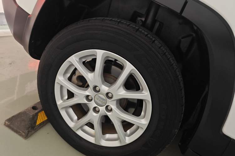 Used  Cherokee 2016 2.4L Professional Edition
