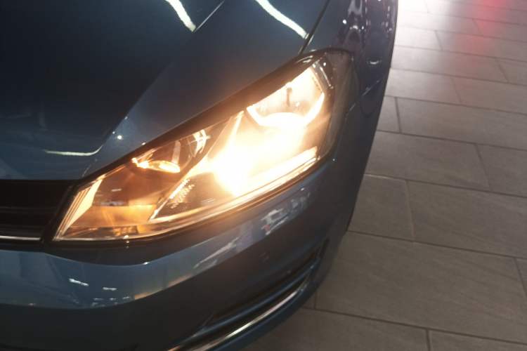 Used Volkswagen Golf 2017 1.6L Automatic Comfort Million-Vehicle Anniversary Edition
