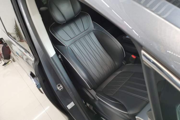 Used Roewe iMAX8 2021 Model 400TGI Exclusive Version for Key Accounts