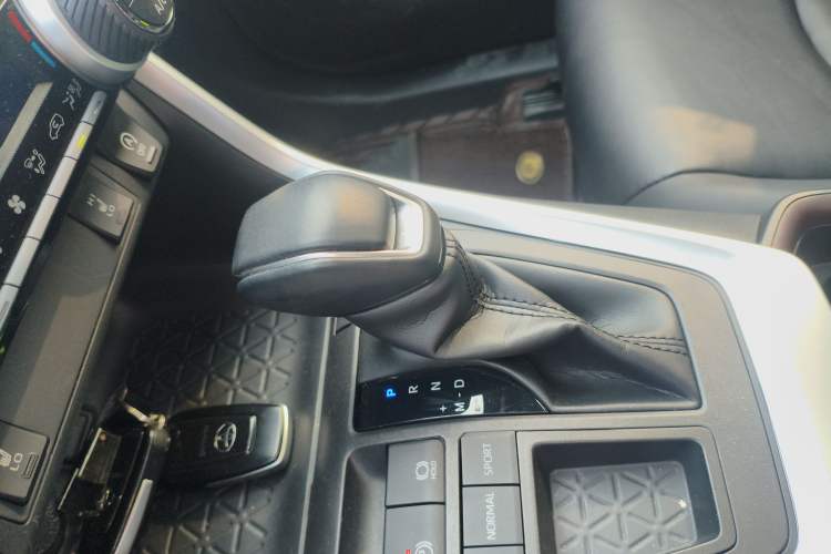 Used Toyota RAV4 2020 2.0L CVT Two-Wheel Drive Fashion PLUS Edition
