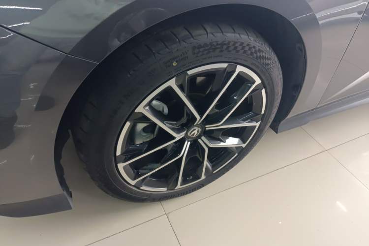 Used Changan UNI-V iDD 2024 Blue Whale Smart Electric iDD 136km ZhiKu Model