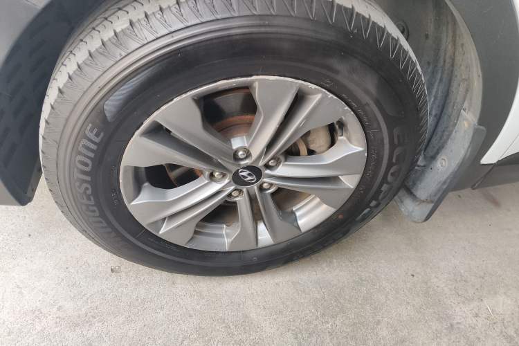 Used Hyundai Santa Fe 2013 2.4L Automatic Two-Wheel Drive Smart Version
