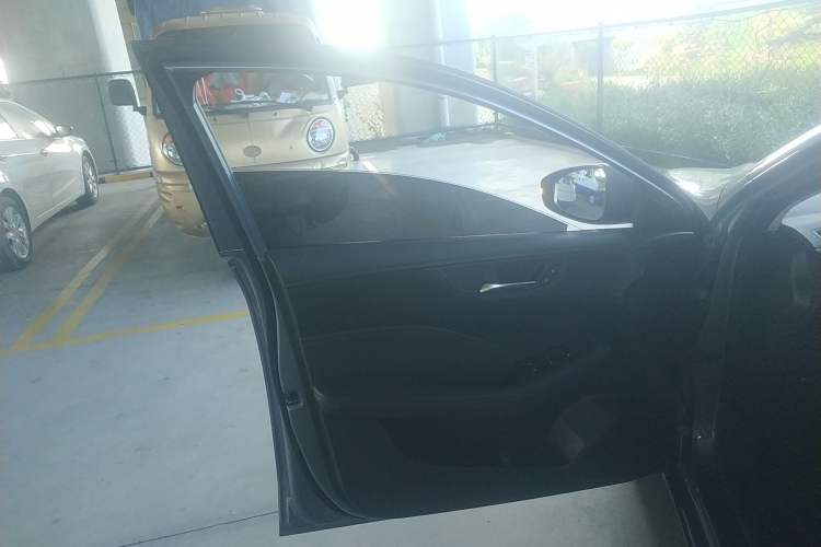 Used Roewe i5 2023 1.5L Manual Comfort Edition
