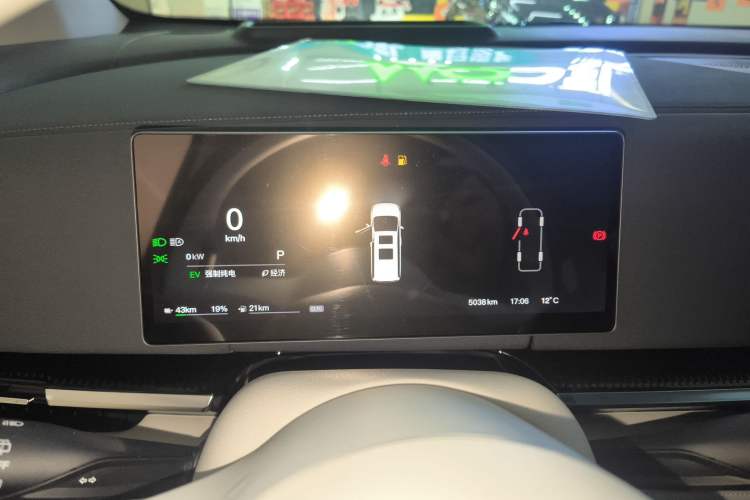 Used VOYAH Dream 2025 PHEV Four-Wheel-Drive Flagship Kunpeng Edition
