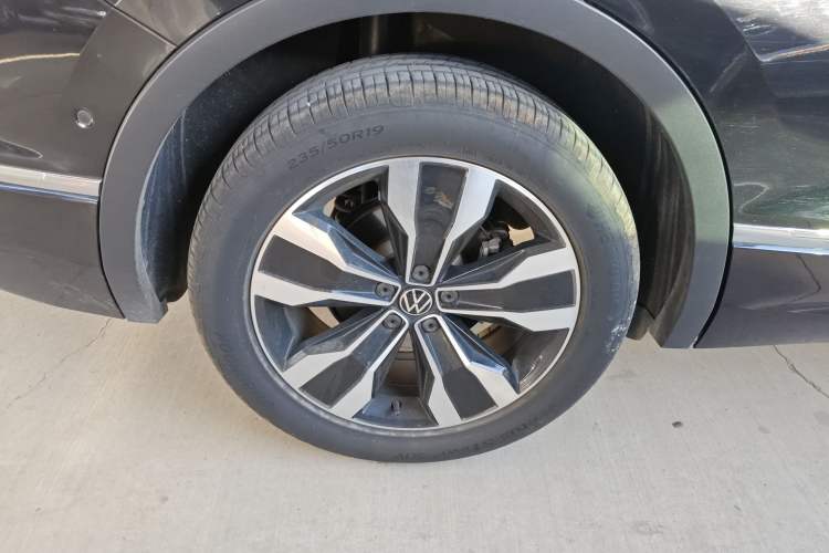 Used Volkswagen Tiguan L 2023 330TSI Automatic Two-Wheel Drive R-Line Enjoyment Edition
