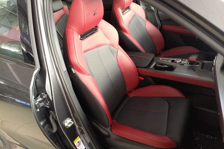 Used Oshan Z6 2023 Blue Whale 1.5T DCT Smart Luxury Model