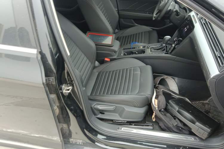 Used Volkswagen Magotan 2025 Zhongxiang Version 280TSI DSG Comfort Edition
