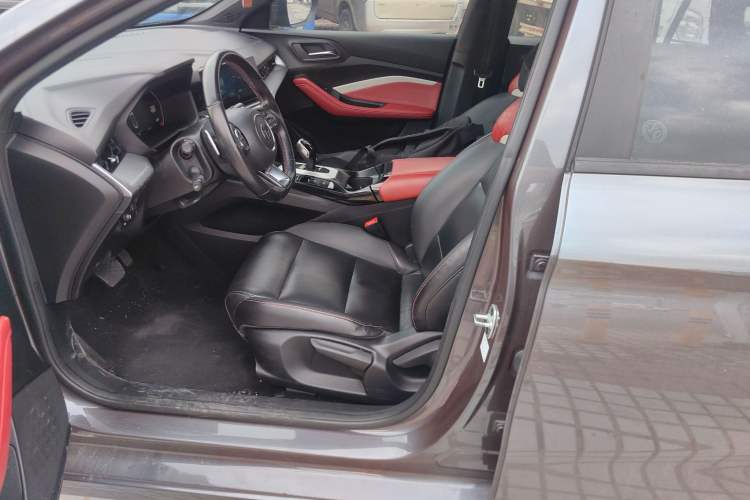 Used MG 5 2022 300TGI DCT Chao Yue Luxury Edition
