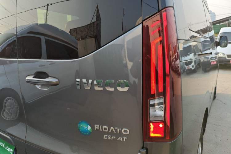 Used Iveco Fidato 2023 B33 Passenger Bus 2.0T 110 kW Automatic Starlight Edition High Roof
