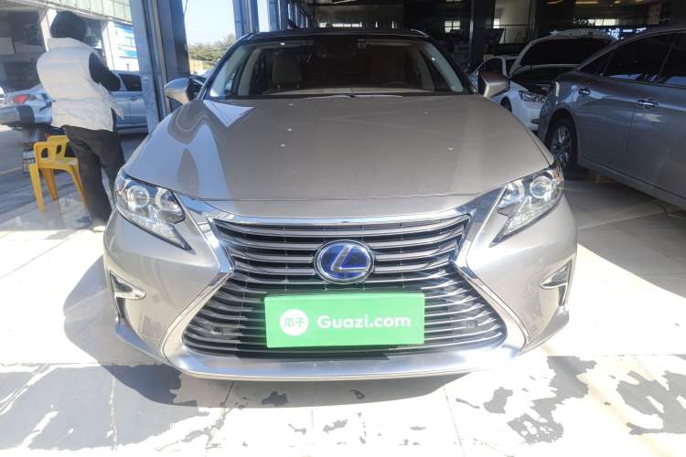 Used Lexus ES 2015 300h Comfort Edition
