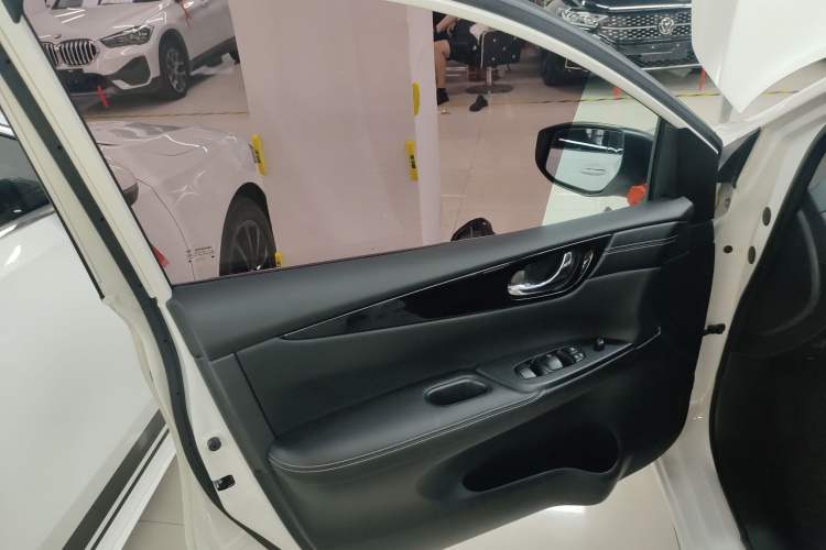 Used Nissan Tiida 2024 1.6L CVT Cool Dynamic Edition
