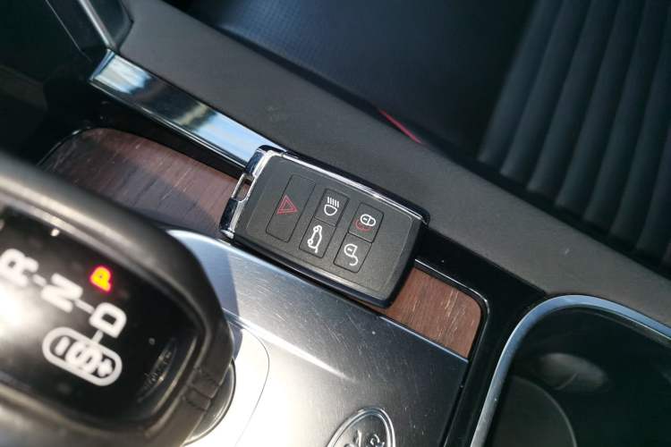 Used Land Rover Discovery Sport 2020 249 PS R-Dynamic Performance Edition
