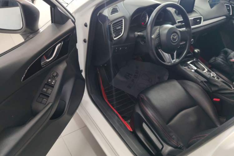 Used Mazda Mazda 3 Axela 2014 Sedan 1.5L Automatic Luxury Model
