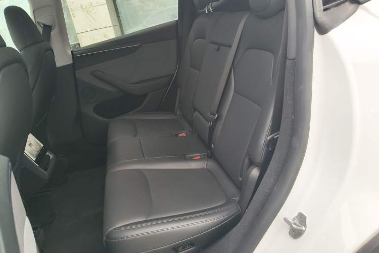 Used Tesla Model Y 2025 Rear-Wheel-Drive Version