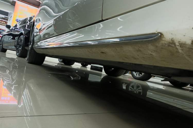 Used Mercedes-Benz E-Class 2019 E 300 L Sporty and Stylish Model
