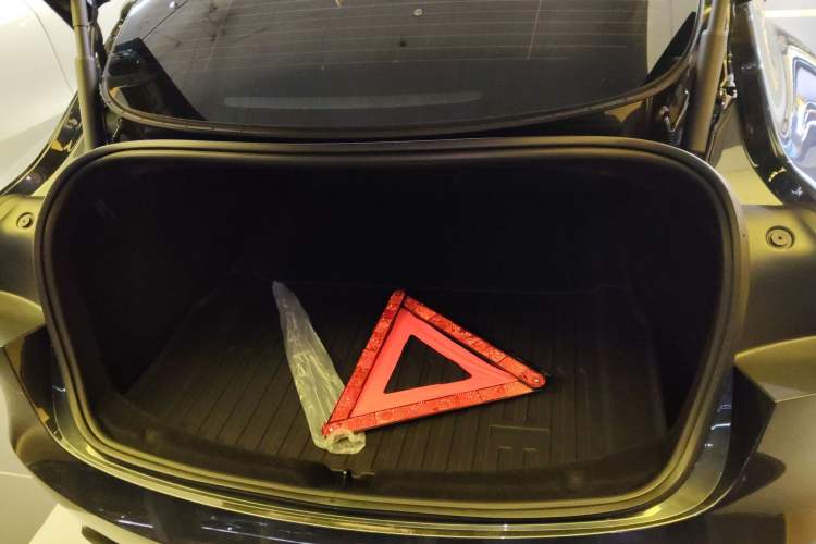 Used Tesla Model 3 2025 Rear-Wheel-Drive Version
