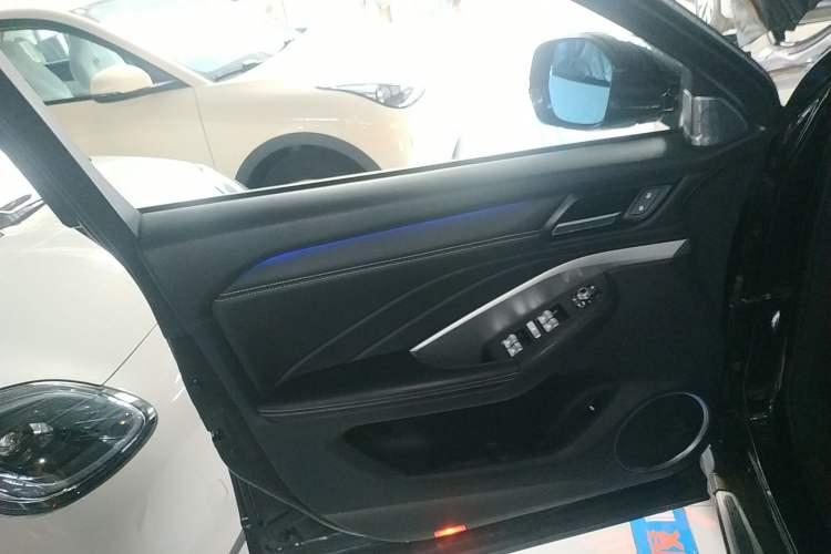 Used Wey VV6 2018 2.0T Two-Wheel-Drive Ultra-Luxury Version China V Standard
