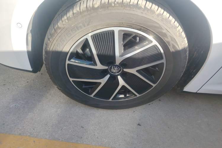 Used BYD Qin L 2025 DM-i Smart Drive 120KM Superior Model
