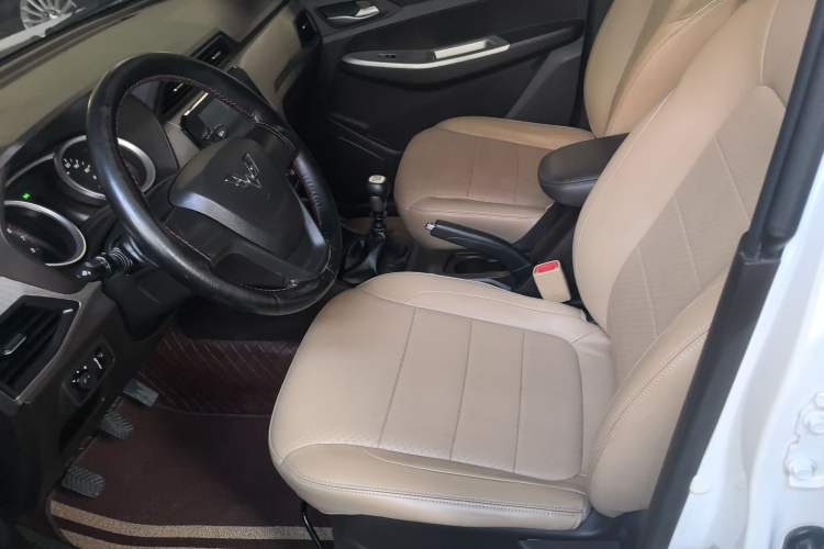 Used Wuling Hongguang 2019 1.5L S Comfort Edition China VI LAR
