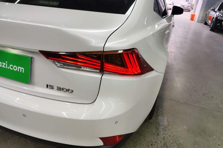 Used Lexus IS 2017 300 Leading Edition
