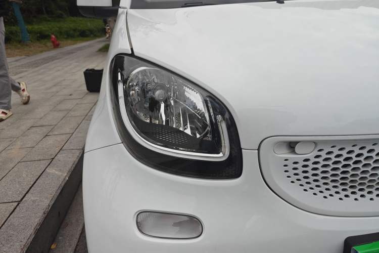 Used  fortwo 2017 1.0L 52kW New Sound Special Edition China V Emission Standard
