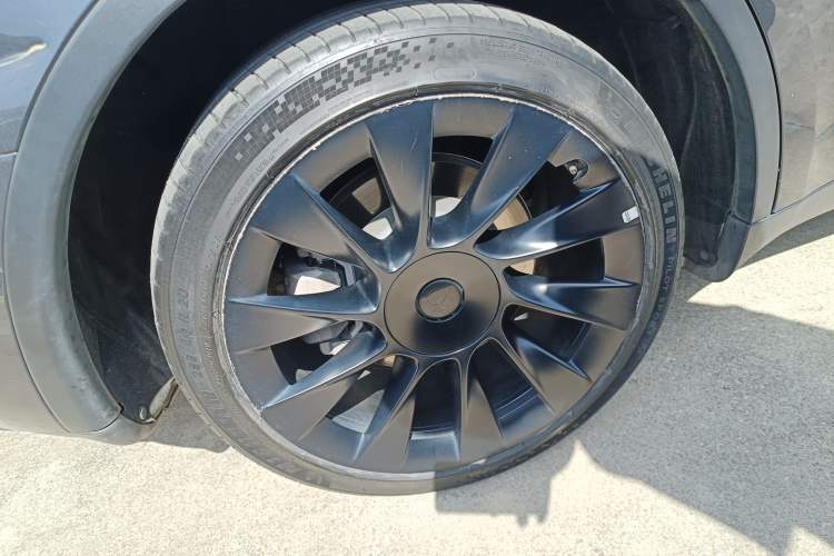 Used Tesla Model Y 2022 Long-Range All-Wheel-Drive Version