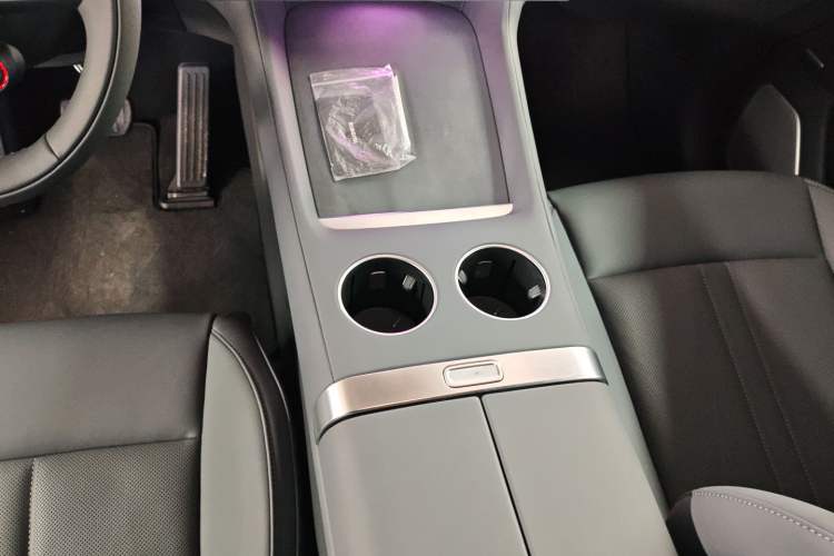 Used  YU7 2025 Ultra-Long Range All-Wheel Drive Pro Version
