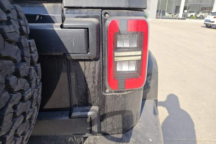 Used  BJ40 2020 2.0T Automatic Four-Wheel Drive Urban Hunter Edition Chivalrous Type