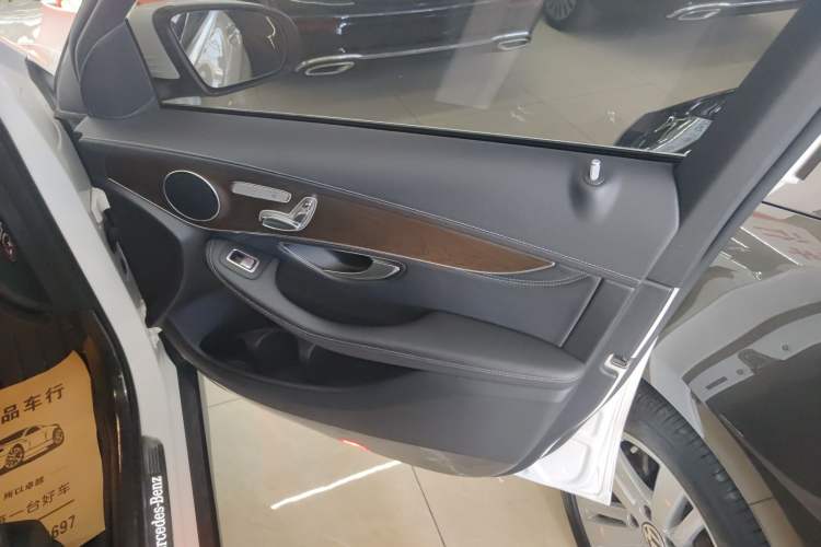 Used Mercedes-Benz GLC 2020 Facelift GLC 260 L 4MATIC Luxury Edition
