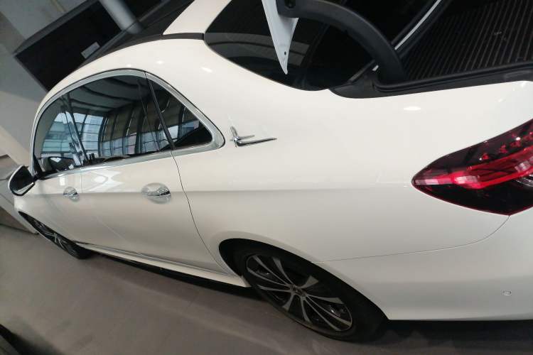 Used Mercedes-Benz E-Class New Energy 2023 E 350 e L Plug-in Hybrid Sports Sedan