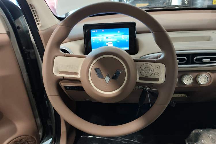 Used Wuling Hongguang MINIEV 2025 Four-Door Version Advanced Edition
