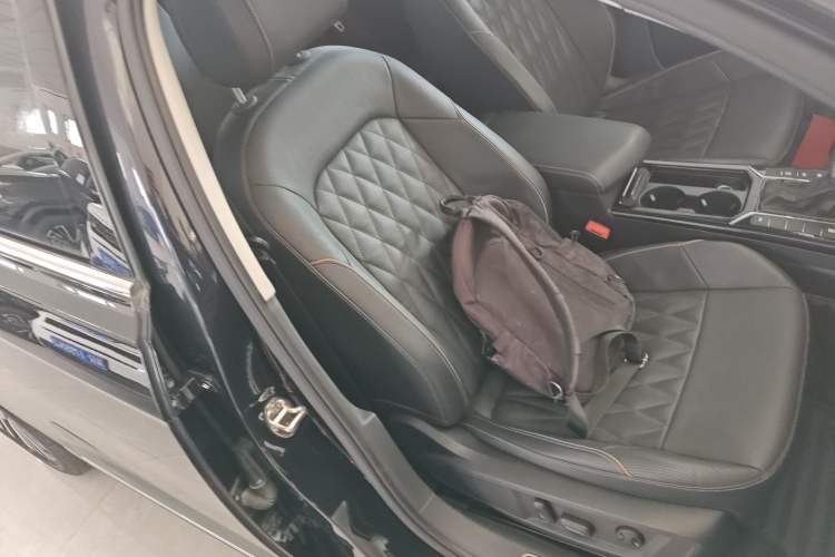 Used Volkswagen Passat 2020 330TSI Luxury Edition China VI
