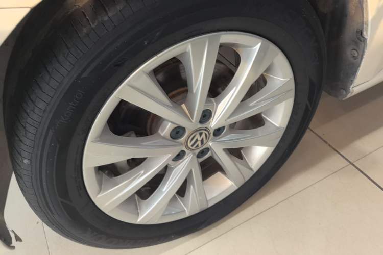 Used Volkswagen Lavida 2017 1.6L Automatic Comfort Edition
