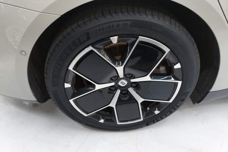 Used  SU7 2024 Rear-Drive Ultra-Long Range Advanced Pro-Level Intelligent Driving Version
